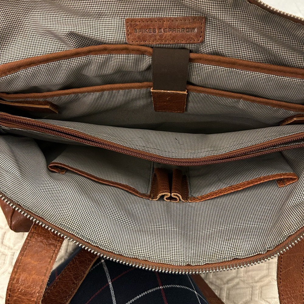 Brown Shoulder Bag with Leather Material and Structured Design - Picture 10 of 13